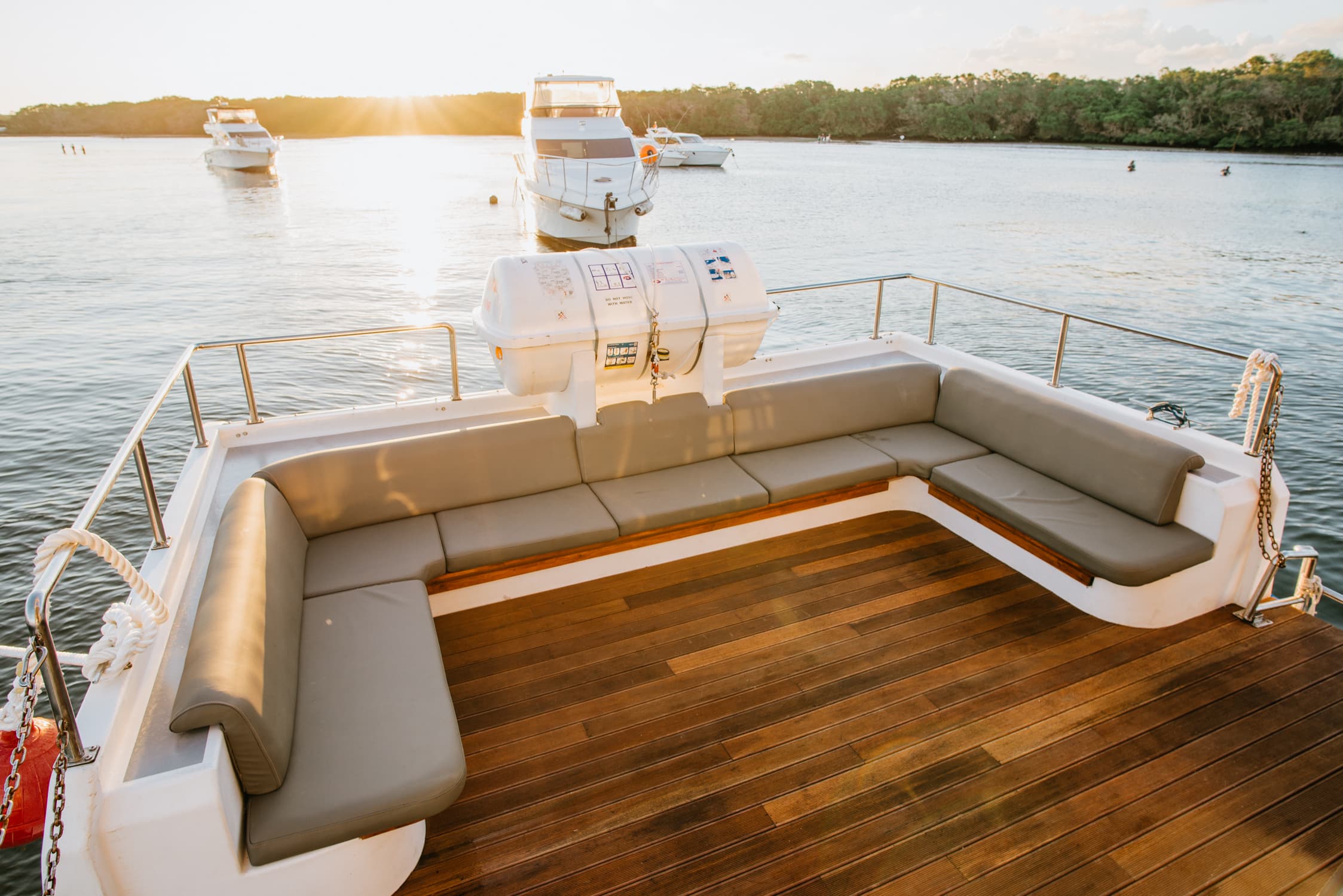 Upper deck